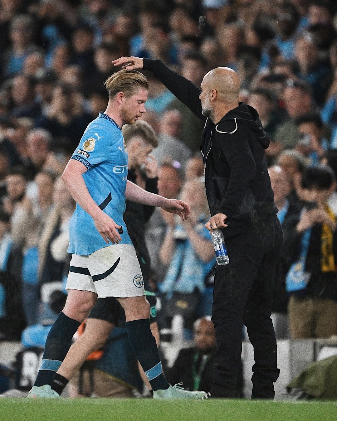 开云下载-曼城主力后卫关键时刻献绝杀，帮助国家队胜出