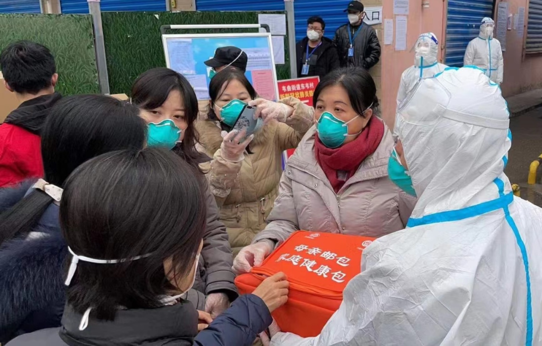 开云下载-雄鹿队球员携手做公益，助力社区发展