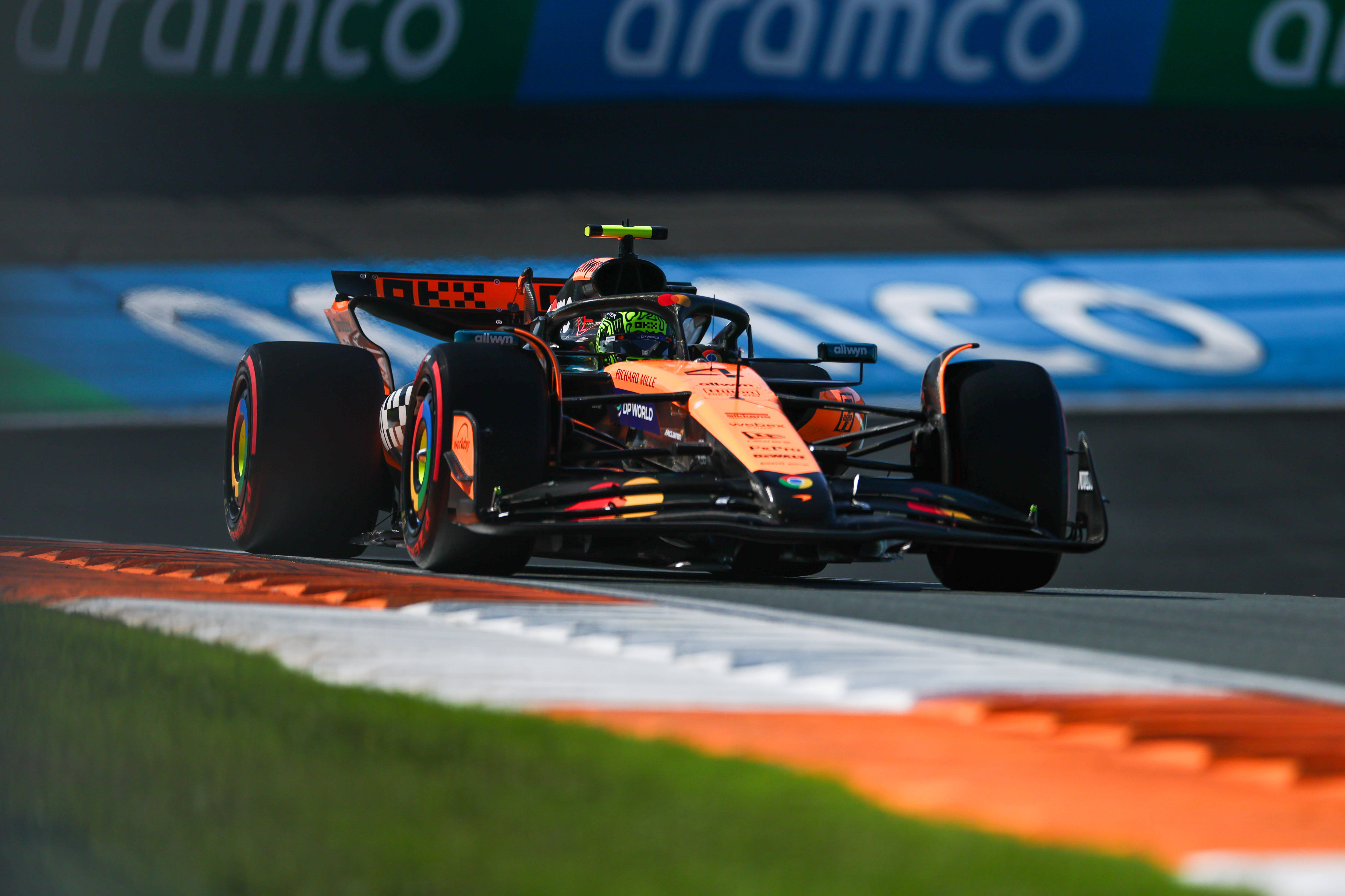 开云下载-关于迈凯伦完胜红牛二队，皮亚斯特里刷新纪录的信息