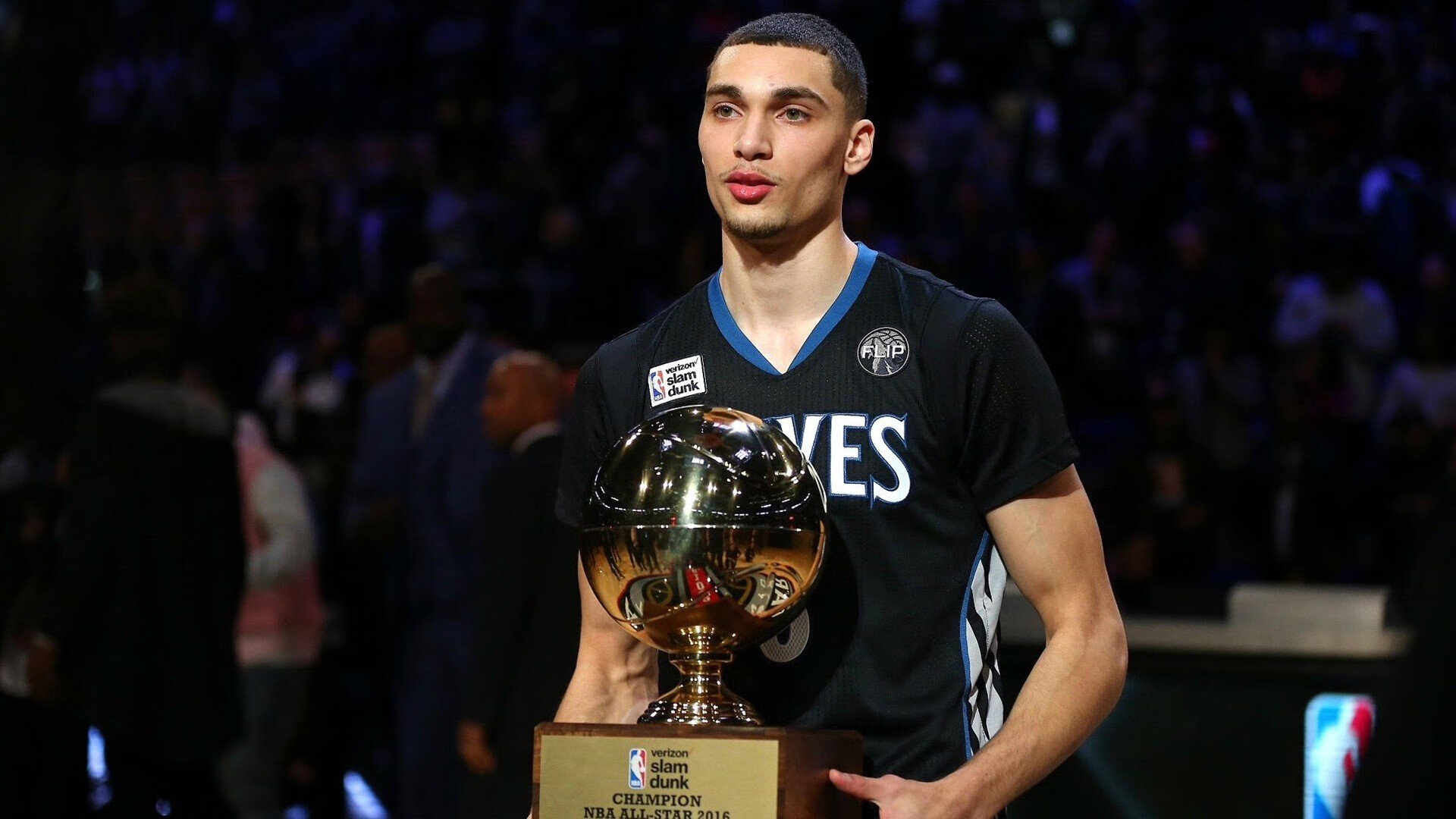 开云体育登录-当C罗怒射的足球变成乒乓球，张继科用球拍挡住了韩国队的绝平球